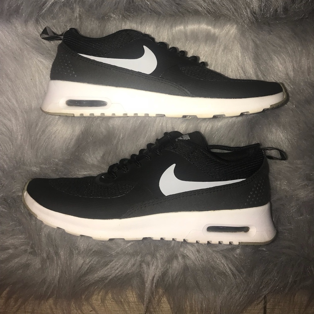 Nike Air Max Thea Black / White Size 6